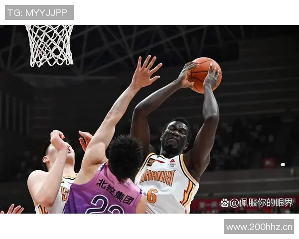 三球短暂出战15分钟高效表现三分球命中率50贡献11分2篮板3助攻