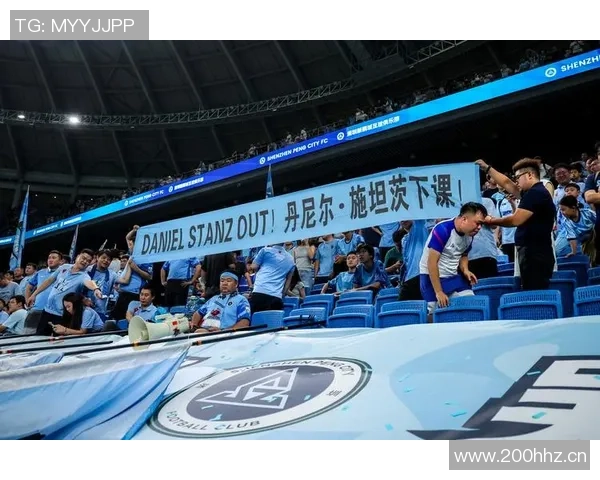 客胜三镇成功保级球迷热情迎接深圳新鹏城全队归来